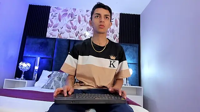 Snapshot of NickandAbby_ chatting on 25, 3, 2026 NickandAbby online show from 25, 3, 2026