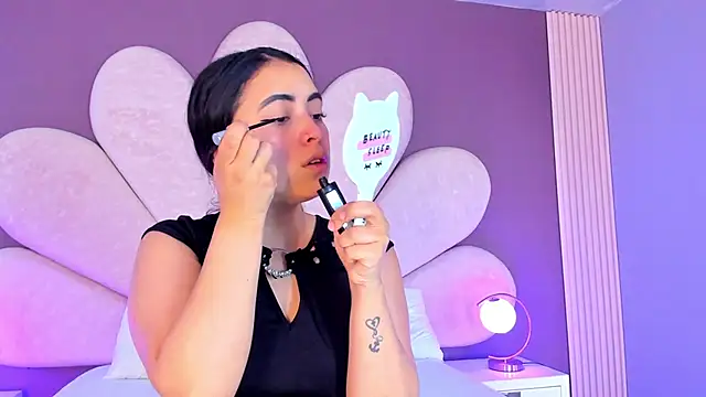 Snapshot of NickandAbby_ chatting on 5, 4, 2026 NickandAbby online show from 5, 4, 2026