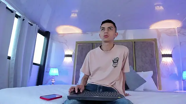 Snapshot of NickandAbby_ chatting on 11, 4, 2026 NickandAbby online show from 11, 4, 2026