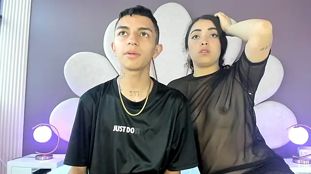 Snapshot of NickandAbby_ chatting on 13, 4, 2026 NickandAbby online show from 13, 4, 2026