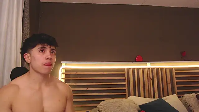 Snapshot of PaulEvens chatting on 16, 12, 2025 PaulEvens online show from 16, 12, 2025