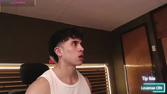 Snapshot of PaulEvens chatting on 17, 12, 2025 PaulEvens online show from 17, 12, 2025