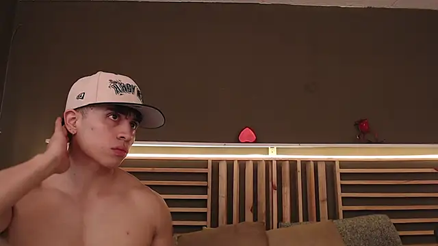 Snapshot of PaulEvens chatting on 18, 12, 2025 PaulEvens online show from 18, 12, 2025