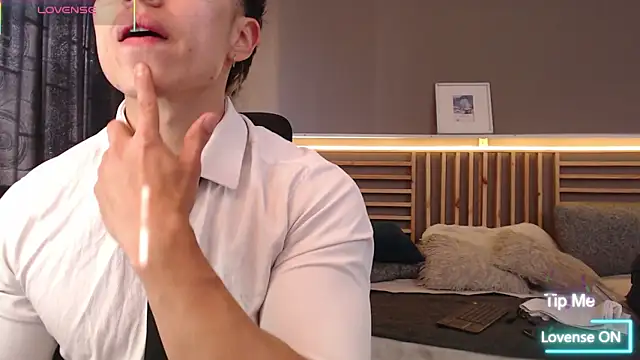 Snapshot of PaulEvens chatting on 10, 2, 2026 PaulEvens online show from 10, 2, 2026