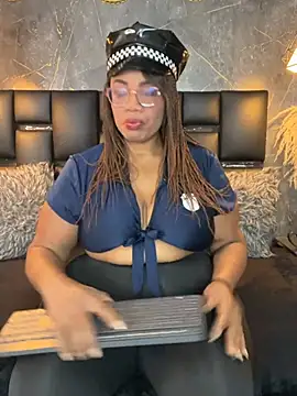 Snapshot of aranzzalatin chatting on 23, 5, 2026 aranzzalatin online show from 23, 5, 2026