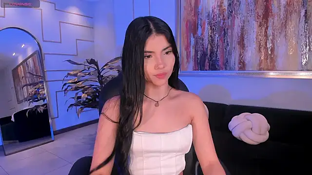 MiaLaurence online show from 16, 12, 2025