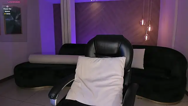 MiaLaurence online show from 27, 2, 2026