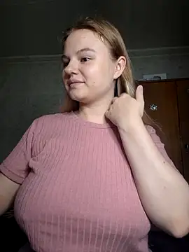 Snapshot of SlipperSherry chatting on 8, 9, 2025 SlipperSherry online show from 8, 9, 2025