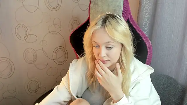 Julliakoill online show from 7, 2, 2026