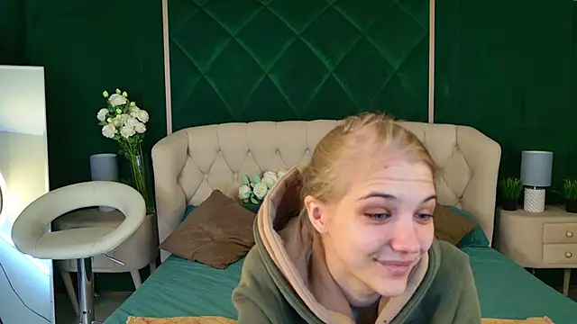 4example Chloe online show from 7, 4, 2026