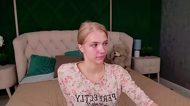 4example Chloe online show from 2, 6, 2026