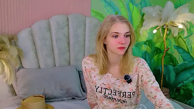 Snapshot of 4example_Chloe chatting on 28, 6, 2026 4example Chloe online show from 28, 6, 2026