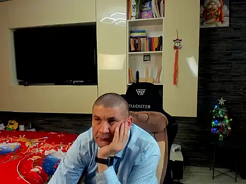 SpartacusDaddy48 online show from 6, 1, 2026