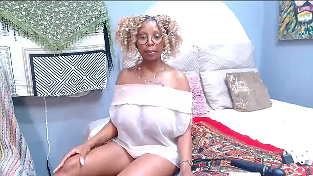 Snapshot of Kay-Tee chatting on 28, 7, 2026 Kay-Tee online show from 28, 7, 2026