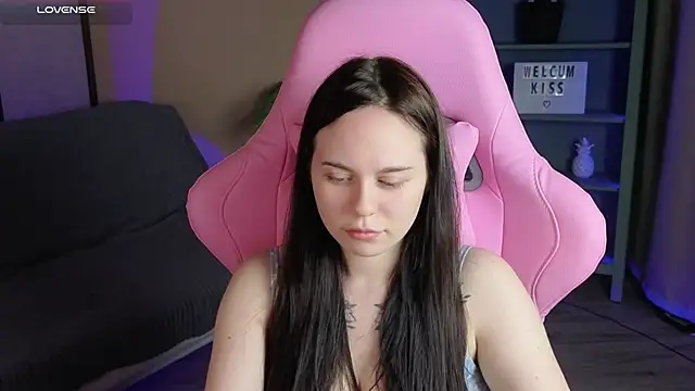 Snapshot of Alice_Moondark chatting on 8, 10, 2025 Alice Moondark online show from 8, 10, 2025