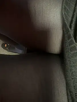 Snapshot of HiddenHoneyLDN chatting on 19, 12, 2025 HiddenHoneyLDN online show from 19, 12, 2025