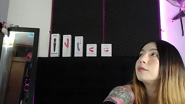 Snapshot of karlamoon23 chatting on 14, 12, 2025 karlamoon23 online show from 14, 12, 2025