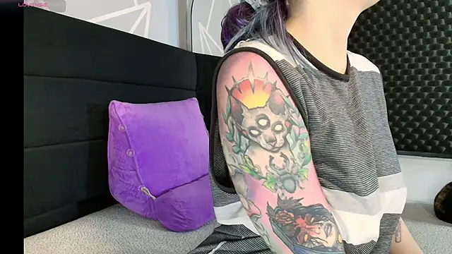 Snapshot of karlamoon23 chatting on 28, 2, 2026 karlamoon23 online show from 28, 2, 2026