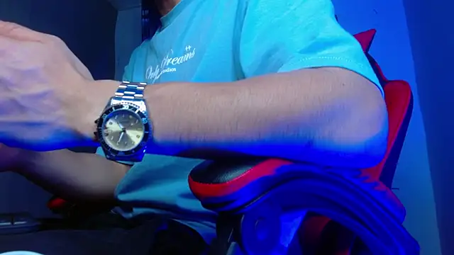Snapshot of alexgiraldo__ chatting on 7, 5, 2026 alexgiraldo online show from 7, 5, 2026