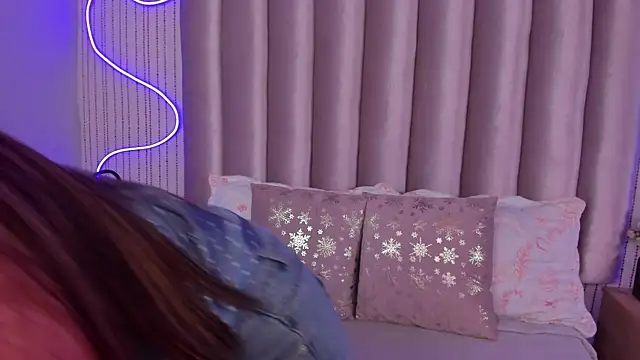 SamanthaPeachss online show from 8, 10, 2025