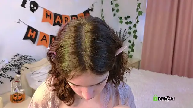 Snapshot of Evi_Brook chatting on 21, 10, 2025 Evi Brook online show from 21, 10, 2025