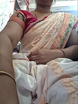 Snapshot of indianhotwife639 chatting on 18, 6, 2026 indianhotwife639 online show from 18, 6, 2026