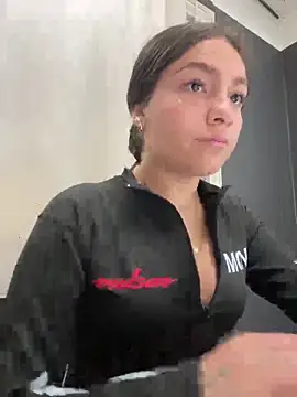 Snapshot of Alyha_Cortes chatting on 25, 9, 2025 Alyha Cortes online show from 25, 9, 2025