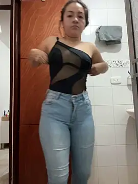 Snapshot of Alyha_Cortes chatting on 16, 10, 2025 Alyha Cortes online show from 16, 10, 2025