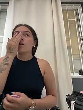 Snapshot of Alyha_Cortes chatting on 4, 11, 2025 Alyha Cortes online show from 4, 11, 2025