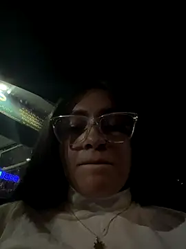 Snapshot of Alyha_Cortes chatting on 8, 11, 2025 Alyha Cortes online show from 8, 11, 2025