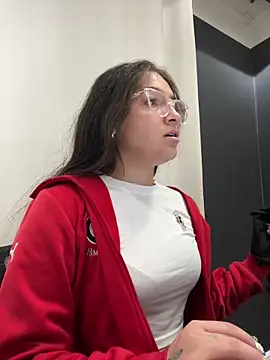 Snapshot of Alyha_Cortes chatting on 14, 11, 2025 Alyha Cortes online show from 14, 11, 2025