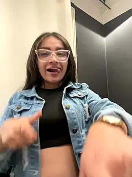 Snapshot of Alyha_Cortes chatting on 22, 11, 2025 Alyha Cortes online show from 22, 11, 2025