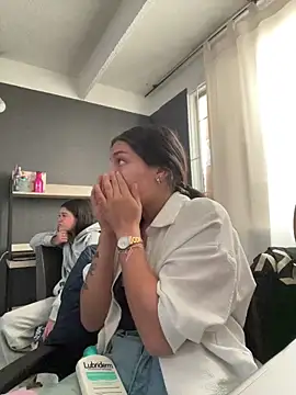 Snapshot of Alyha_Cortes chatting on 28, 11, 2025 Alyha Cortes online show from 28, 11, 2025