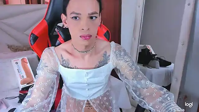 Snapshot of sara_slut21 chatting on 10, 12, 2024 sara slut21 online show from 10, 12, 2024