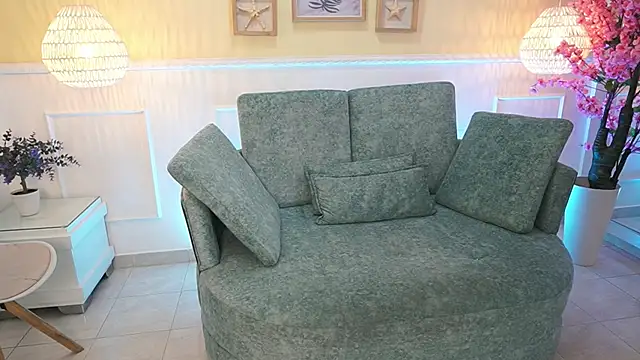 LoonaNyx online show from 17, 9, 2025