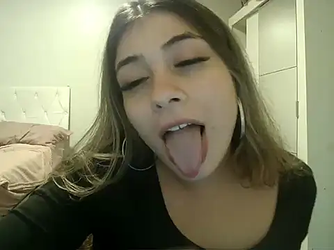 Snapshot of Becca_B chatting on 26, 4, 2026 Becca B online show from 26, 4, 2026