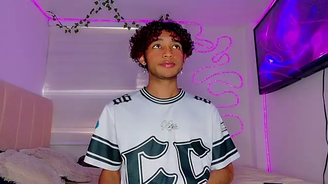 Snapshot of Aaron_Wiinter chatting on 9, 9, 2025 Aaron Wiinter online show from 9, 9, 2025