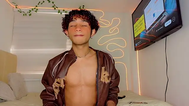 Snapshot of Aaron_Wiinter chatting on 20, 9, 2025 Aaron Wiinter online show from 20, 9, 2025