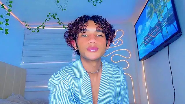 Snapshot of Aaron_Wiinter chatting on 24, 10, 2025 Aaron Wiinter online show from 24, 10, 2025