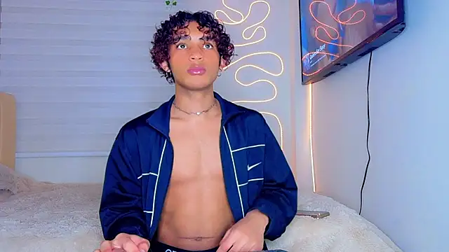 Snapshot of Aaron_Wiinter chatting on 27, 10, 2025 Aaron Wiinter online show from 27, 10, 2025