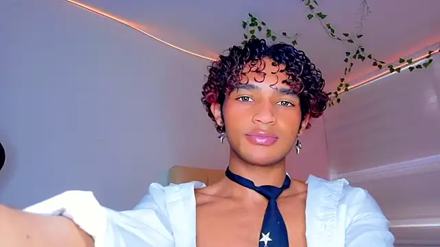 Snapshot of Aaron_Wiinter chatting on 6, 11, 2025 Aaron Wiinter online show from 6, 11, 2025