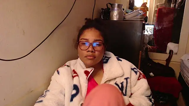 Snapshot of madelene chatting on 6, 3, 2026 madelene online show from 6, 3, 2026