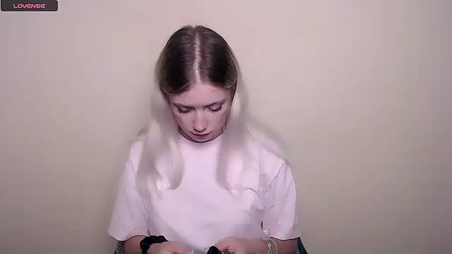 AliceHotty  online show from 13, 9, 2025