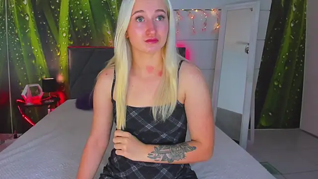 HollyTailors online show from 17, 10, 2025