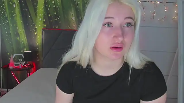 HollyTailors online show from 15, 4, 2026