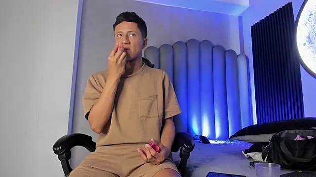  Leohot  online show from 8, 11, 2025