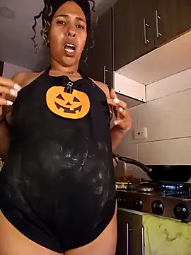 IVONNE COLLINS33 online show from 30, 10, 2025