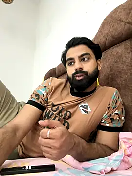 Snapshot of hottestboy03 chatting on 31, 10, 2025 hottestboy03 online show from 31, 10, 2025