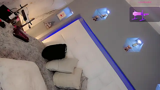 Ariia-janee online show from 10, 4, 2026