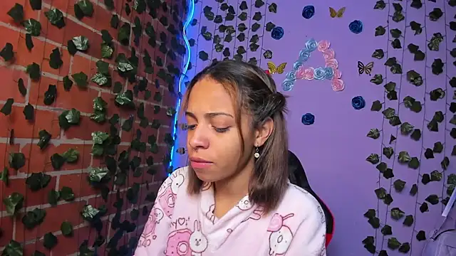 Snapshot of yumi_hanna chatting on 6, 11, 2025 yumi hanna online show from 6, 11, 2025